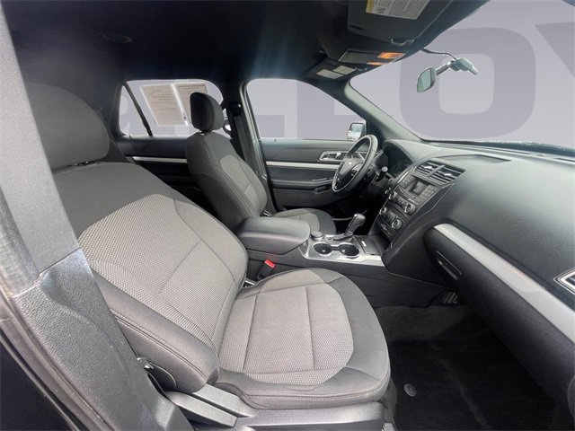 Used 2017 Ford Explorer XLT image 17