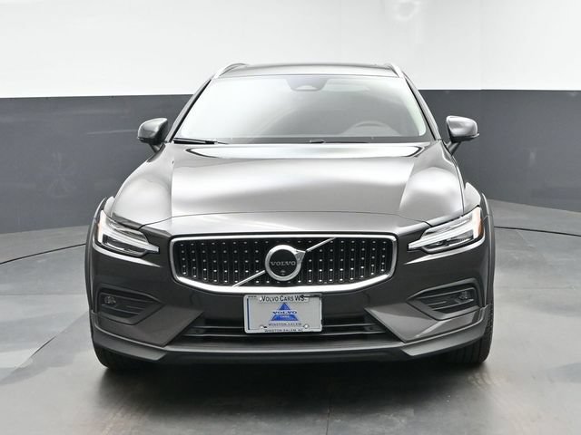 Used 2025 Volvo V60 B5 Cross Country Plus AWD/4WD image 3