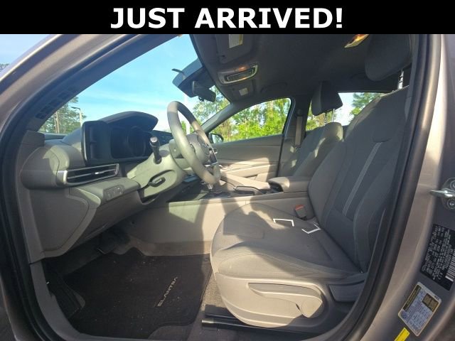 Certified 2022 Hyundai Elantra SE image 8