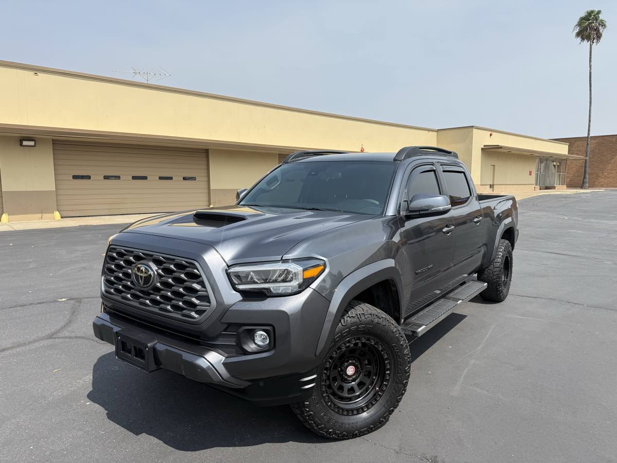 Used 2023 Toyota Tacoma TRD Sport w/ Black Out Package (TMS) AWD/4WD image 3
