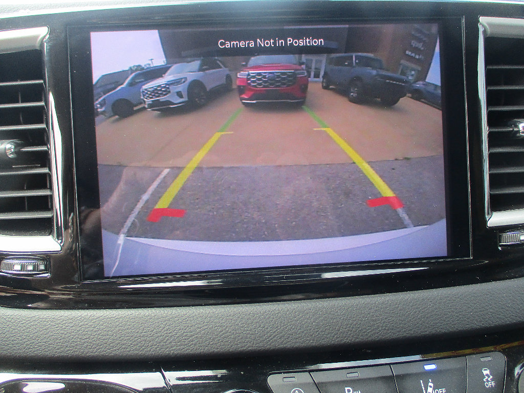 Used 2023 Chrysler Pacifica Touring-L FWD image 8