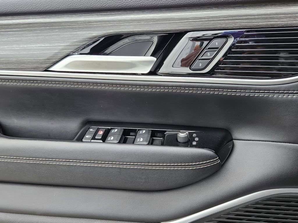 Used 2023 Jeep Wagoneer Series II image 27