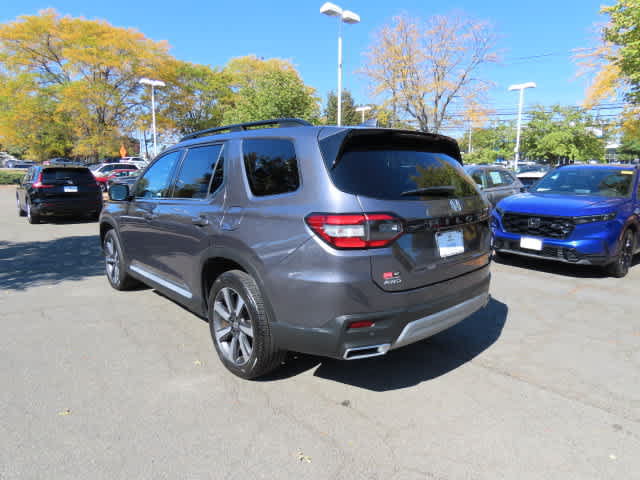 Certified 2023 Honda Pilot Touring image 4