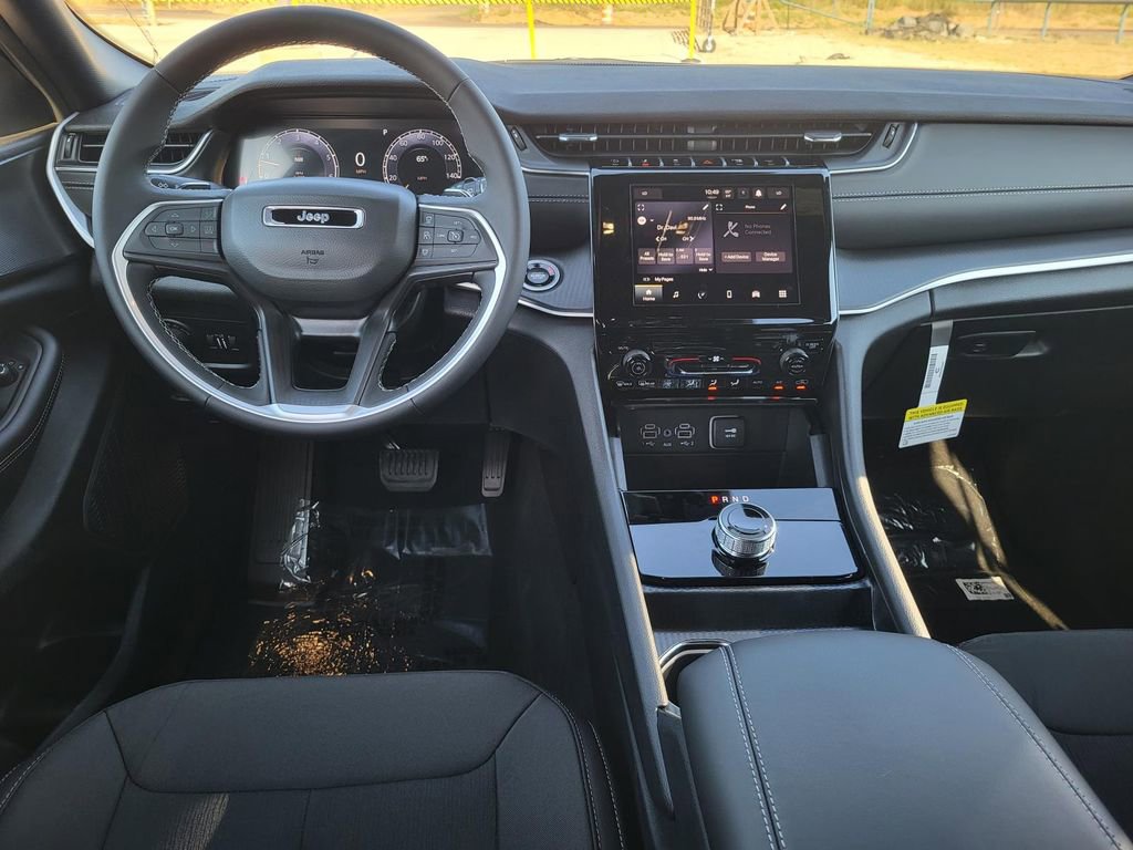 New 2025 Jeep Grand Cherokee Laredo RWD image 12