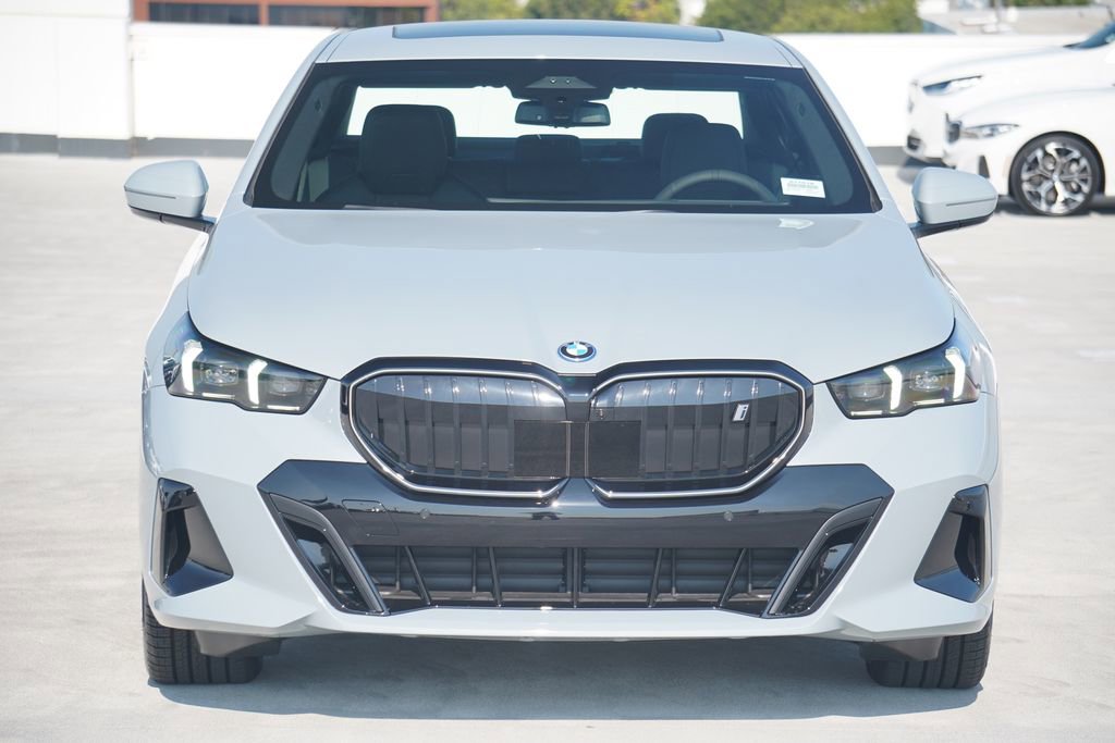 Used 2026 BMW i5 eDrive40 w/ M Sport Package image 2