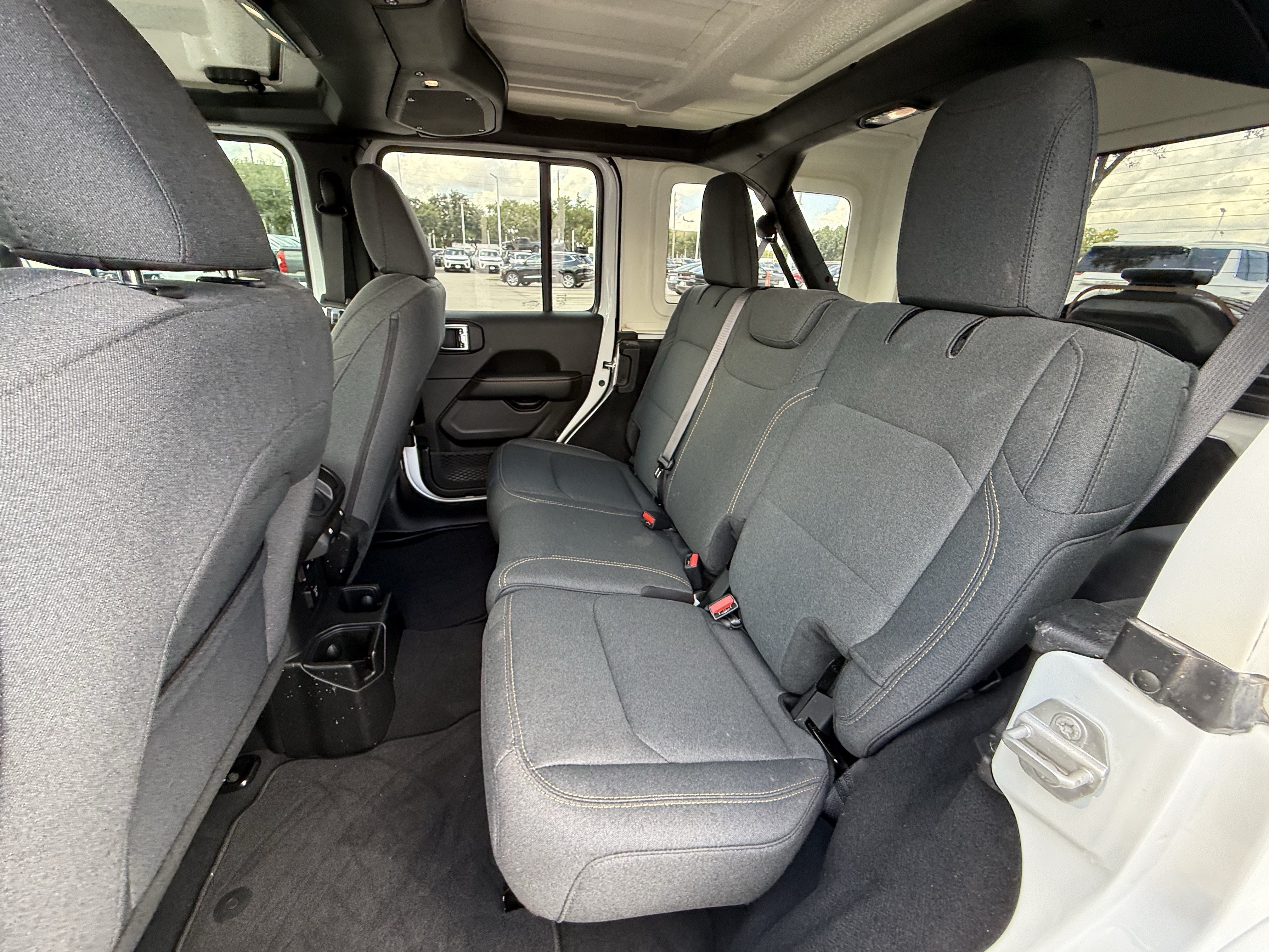 Used 2025 Jeep Wrangler Unlimited Sahara AWD/4WD image 29
