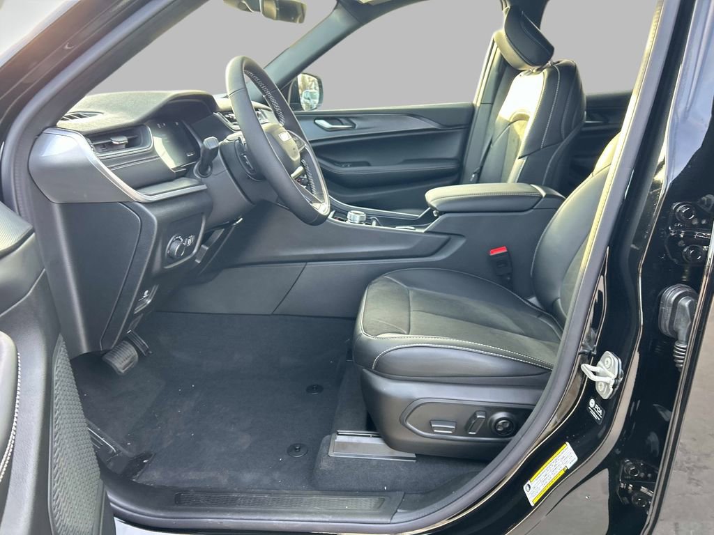 New 2025 Jeep Grand Cherokee L Altitude image 8