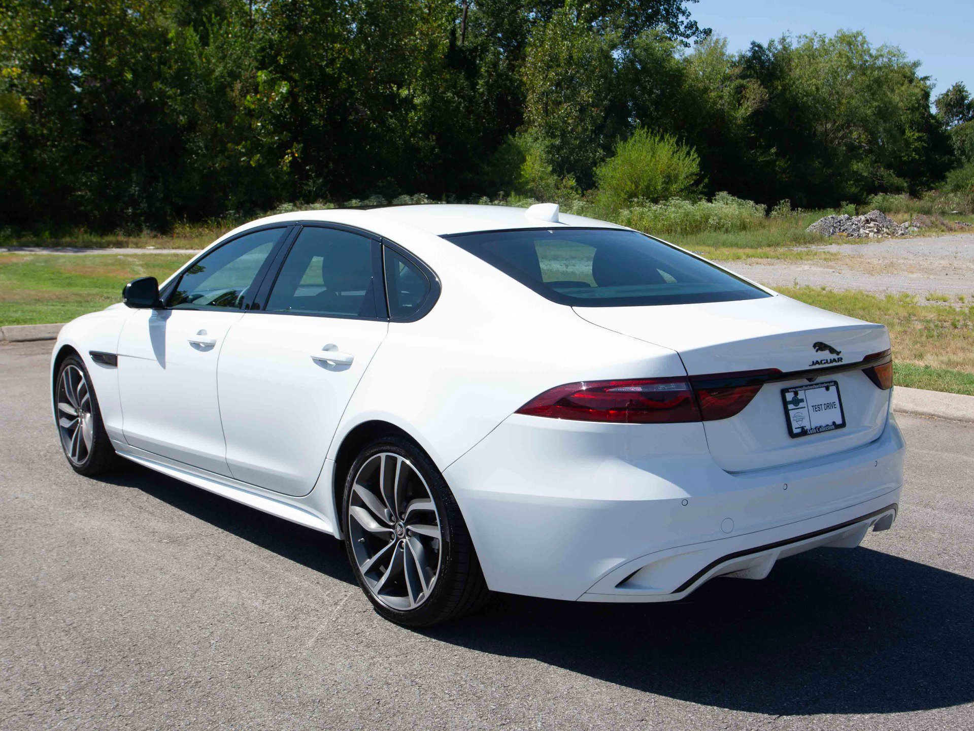 Used 2024 Jaguar XF R-Dynamic SE AWD/4WD image 4