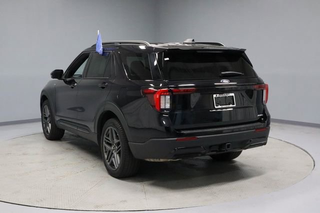 Used 2025 Ford Explorer ST-Line w/ ST-Line Street Pack image 9