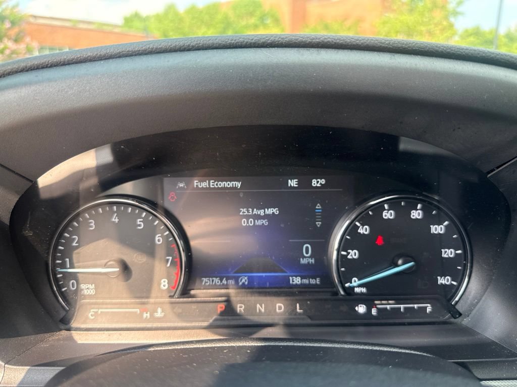 Used 2022 Ford Explorer XLT w/ Equipment Group 202A AWD/4WD image 18