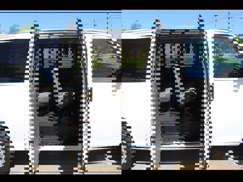 Used 2025 Chevrolet Express 3500 LS RWD image 13