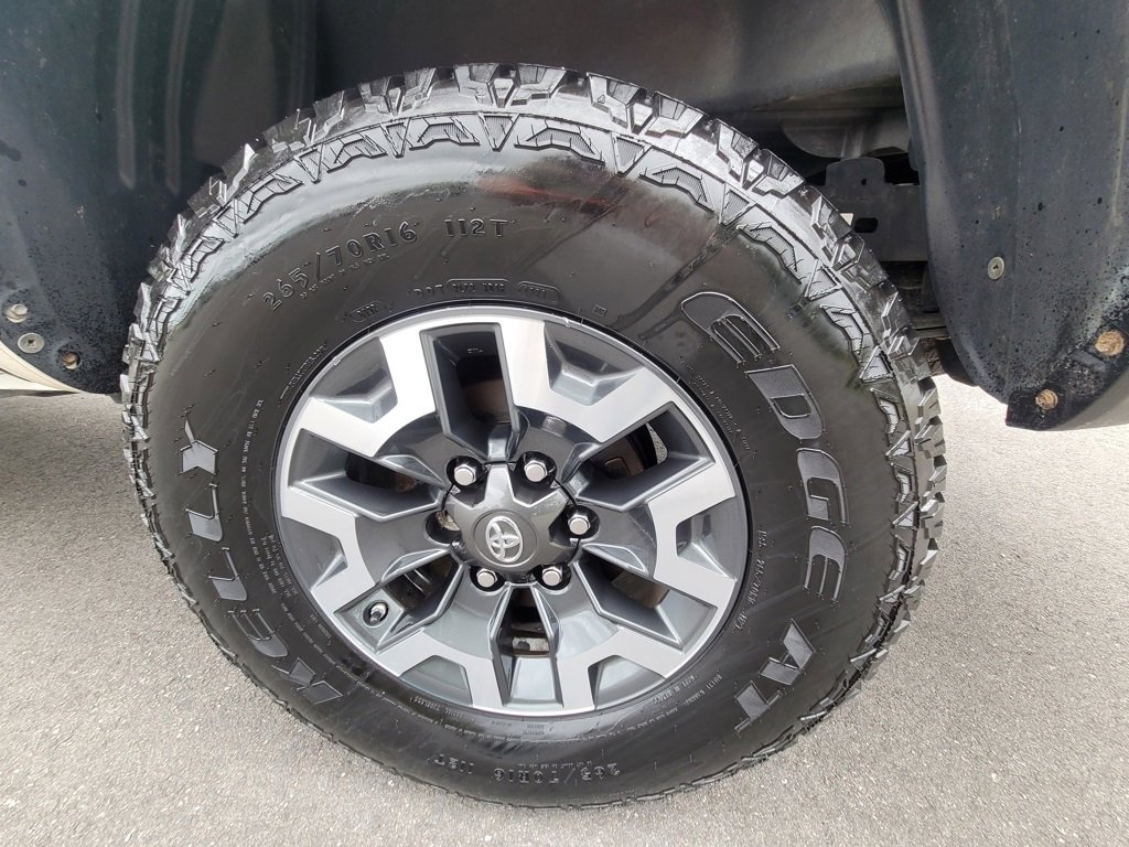 Used 2017 Toyota Tacoma TRD Off-Road image 9