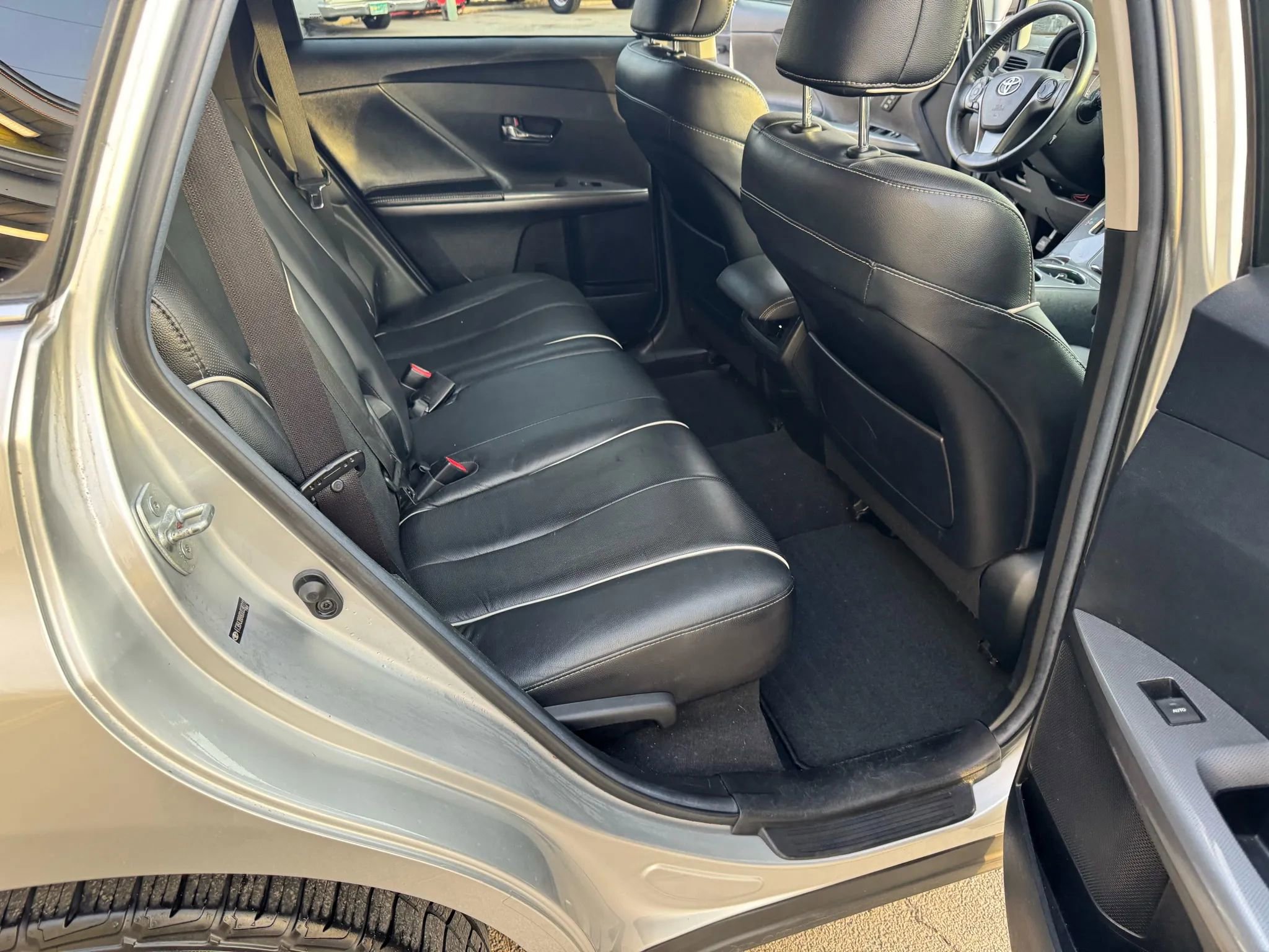 Used 2013 Toyota Venza XLE image 22