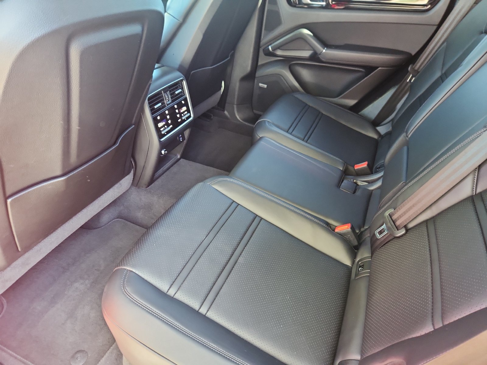 Used 2021 Porsche Cayenne Coupe AWD/4WD image 11