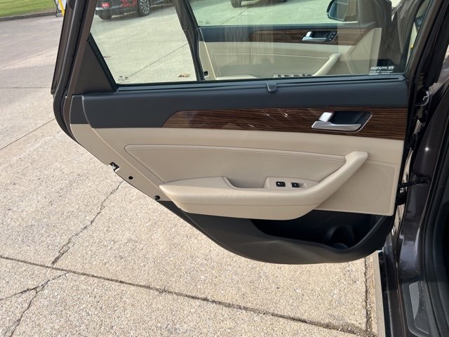 Used 2016 Hyundai Sonata Limited w/ Option Group 05 image 26