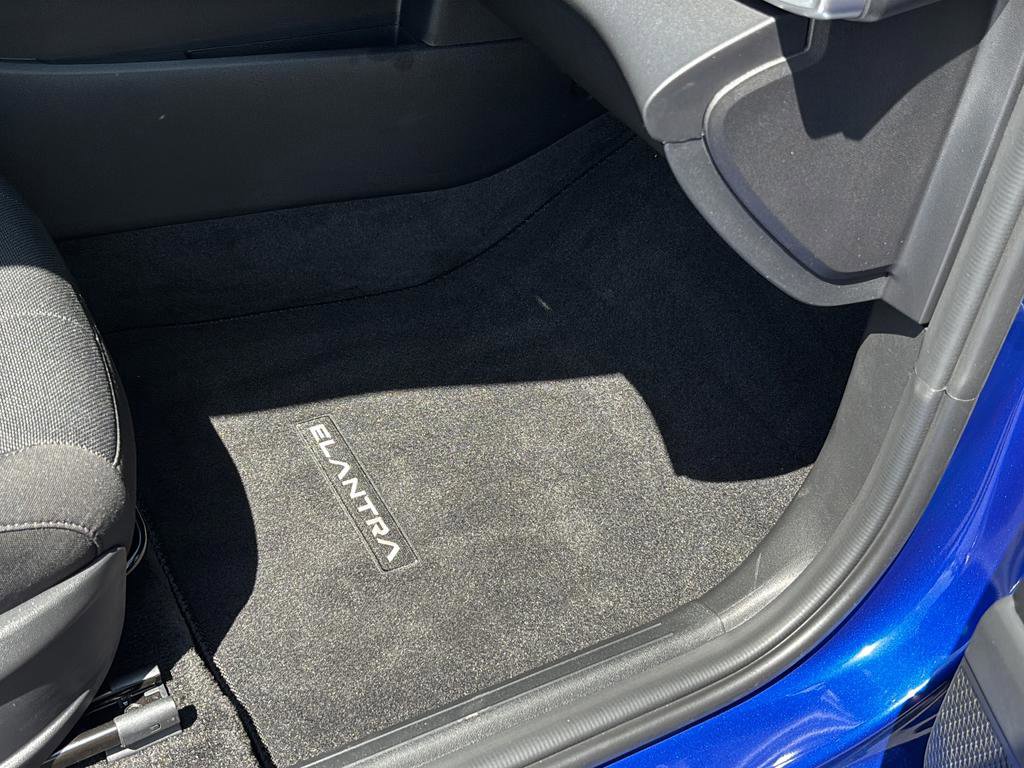 Certified 2025 Hyundai Elantra SE image 39