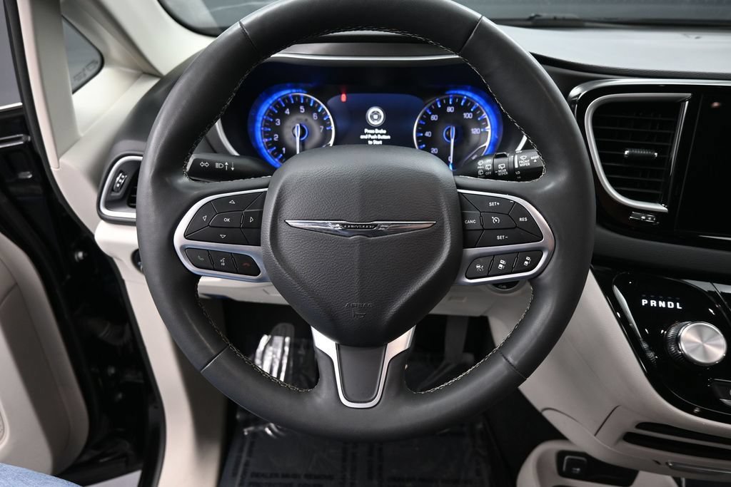 Used 2024 Chrysler Pacifica Touring-L FWD image 30