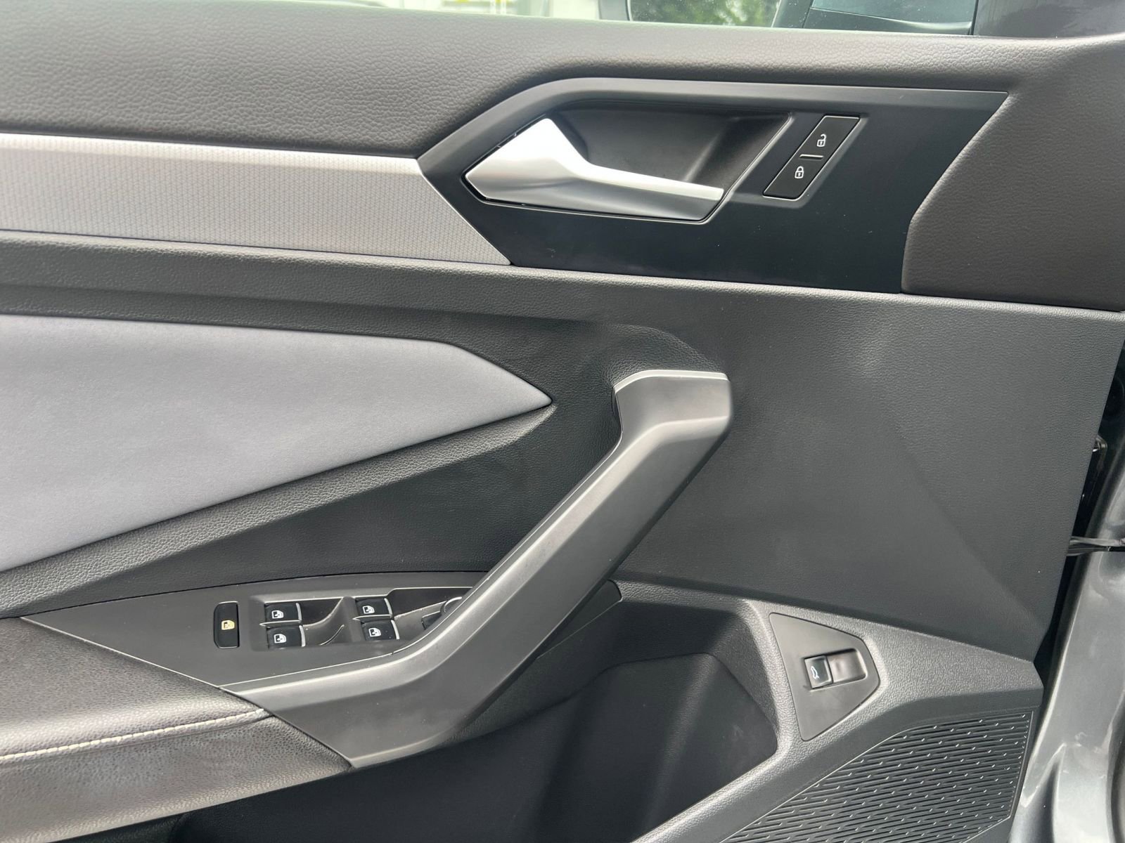 Used 2025 Volkswagen Jetta SE image 20