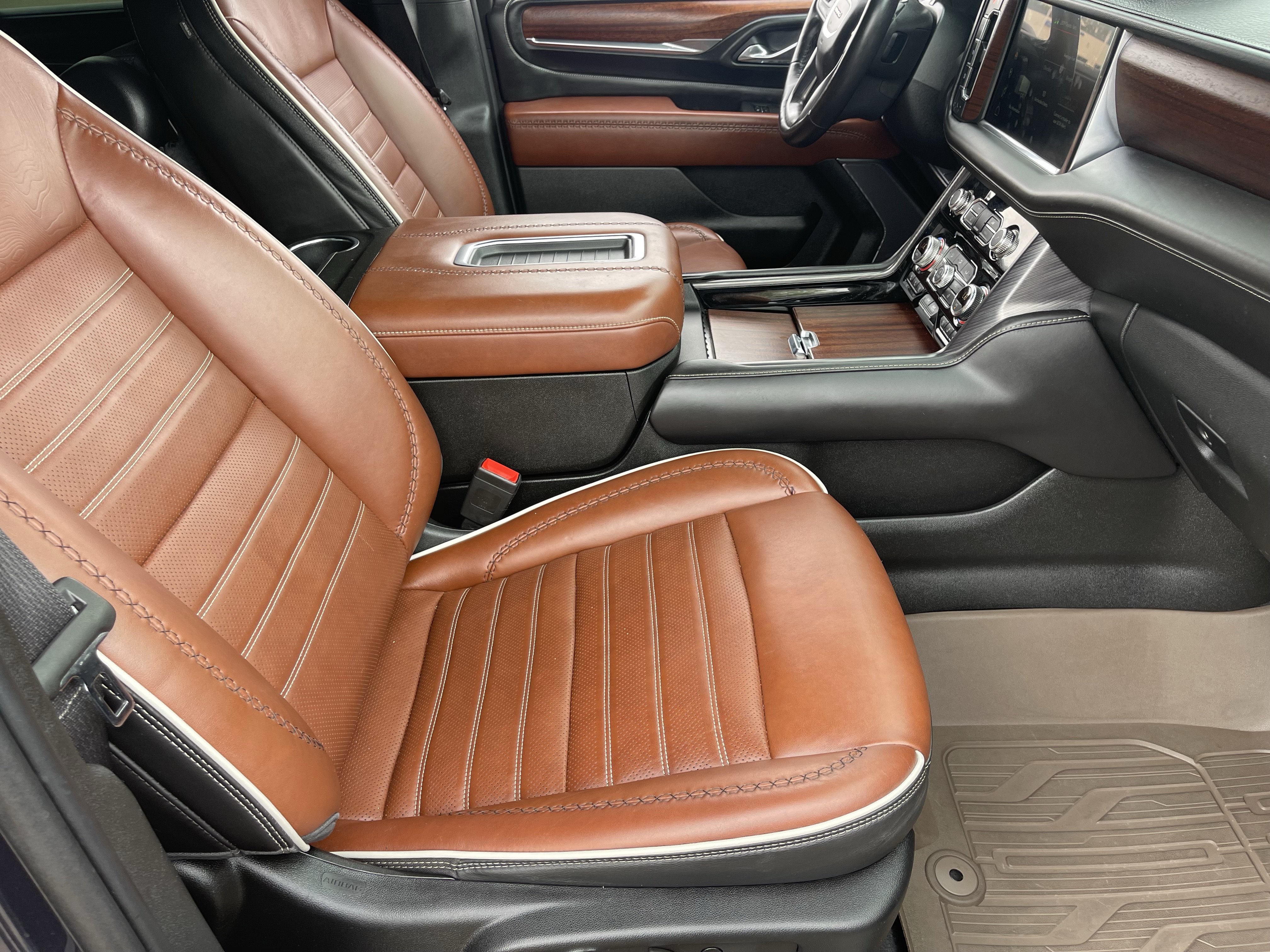 Used 2023 GMC Yukon XL Denali Ultimate AWD/4WD image 10