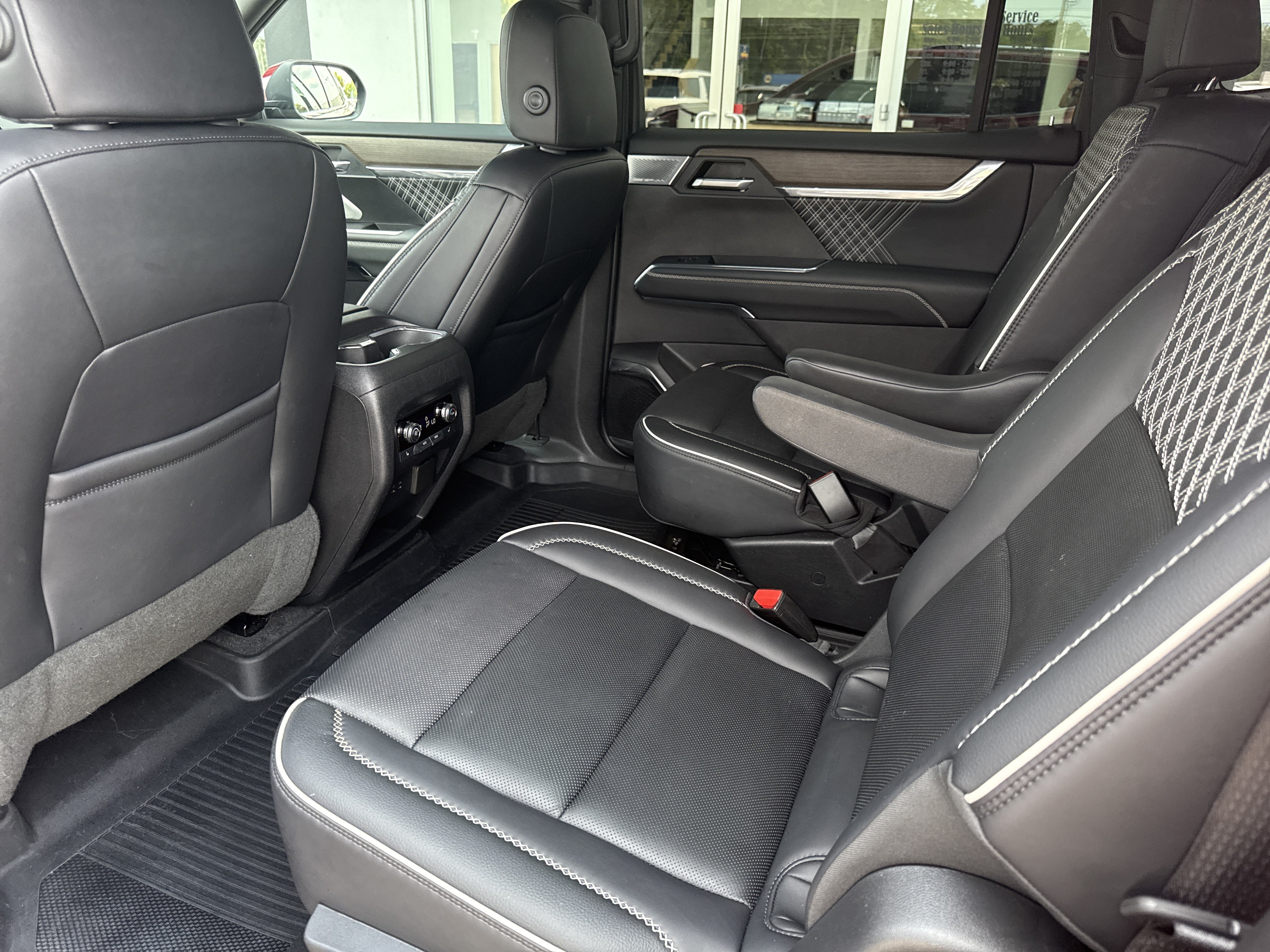 Used 2024 GMC Acadia Denali w/ Super Cruise Package FWD image 12