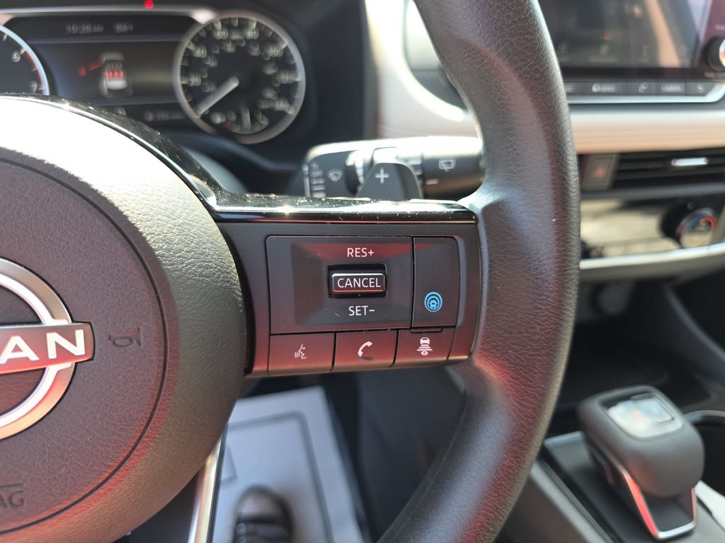 Used 2023 Nissan Rogue SV FWD image 18