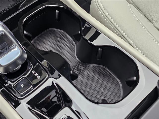 Used 2026 Volvo XC40 B5 Ultra w/ Climate Package image 27