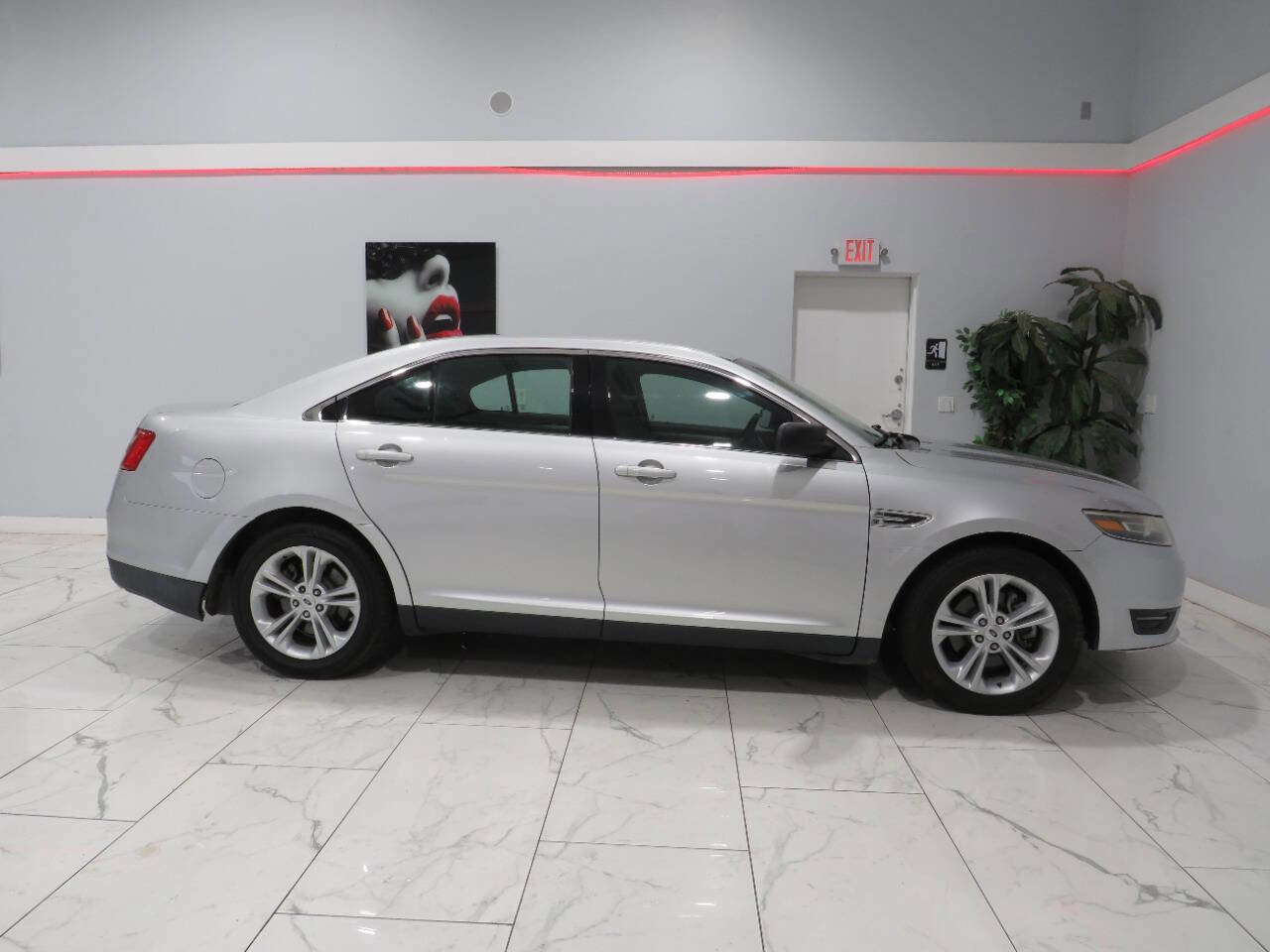 Used 2015 Ford Taurus SEL w/ Equipment Group 201A FWD image 2