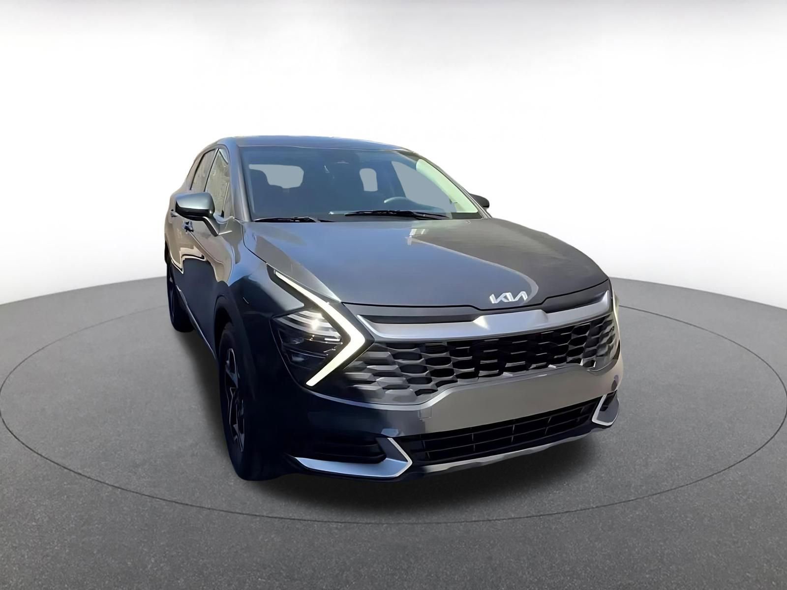 Used 2025 Kia Sportage LX image 3