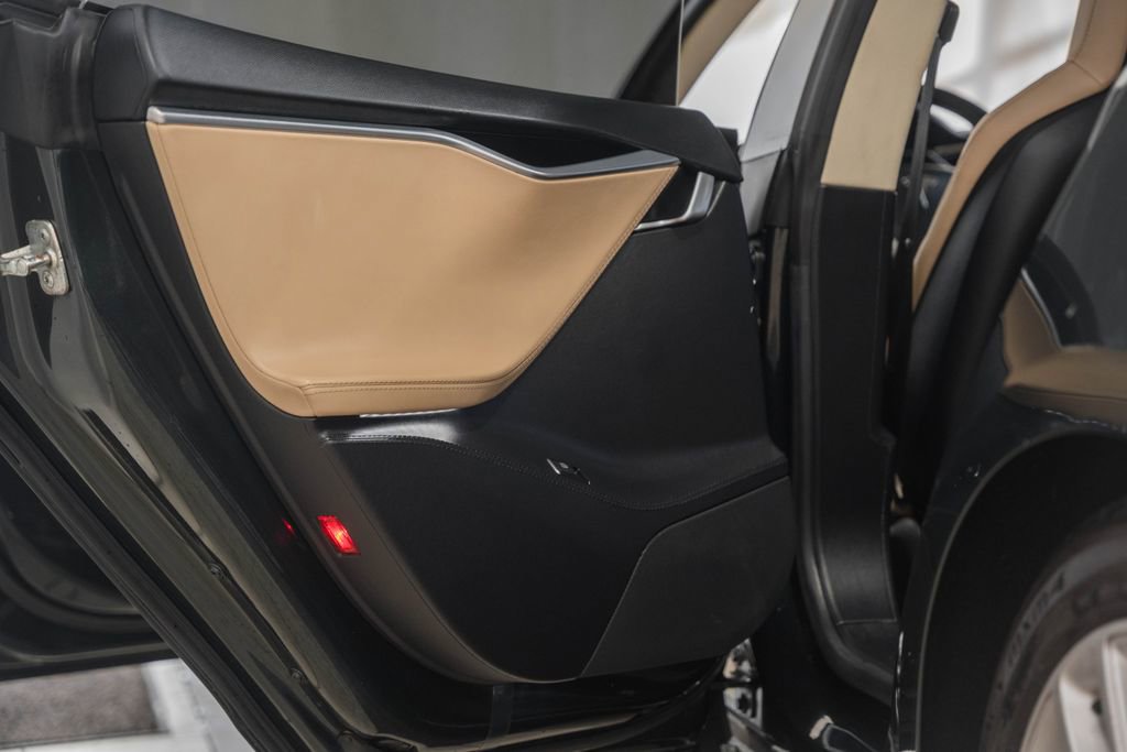 Used 2013 Tesla Model S image 32