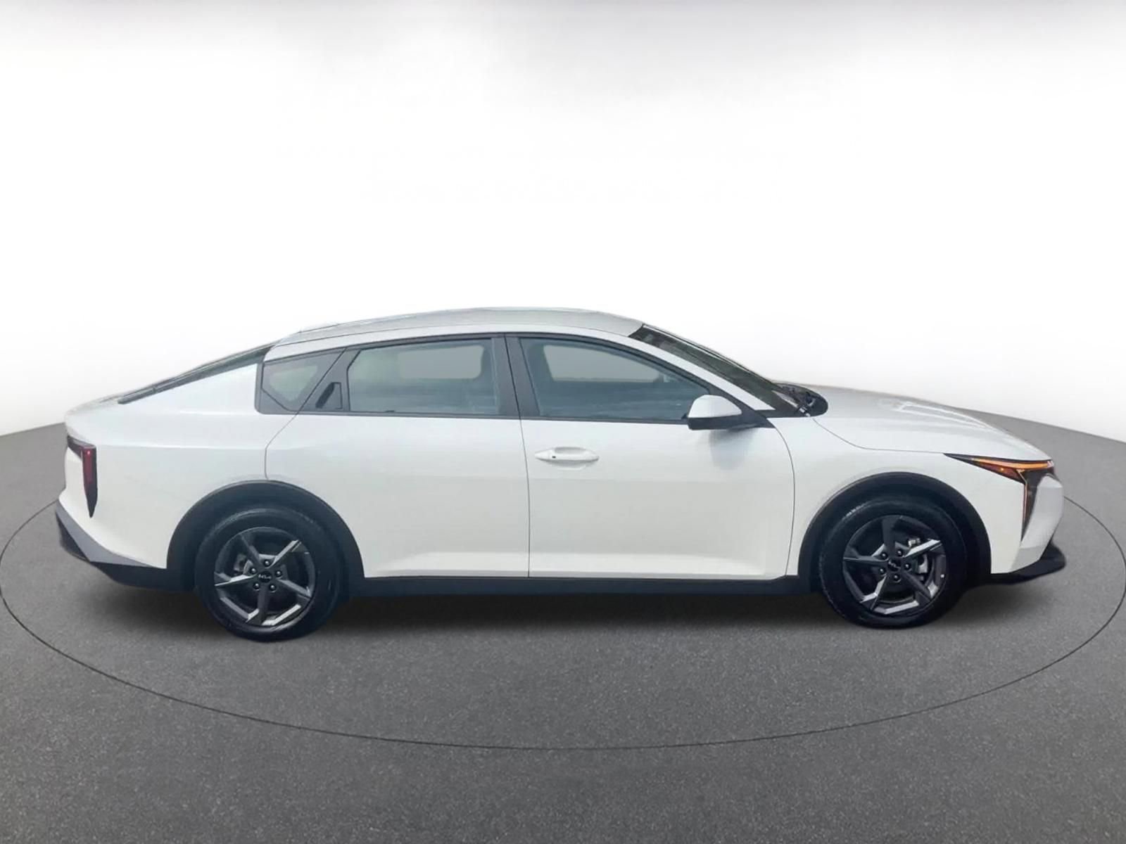 Used 2025 Kia K4 LXS image 16