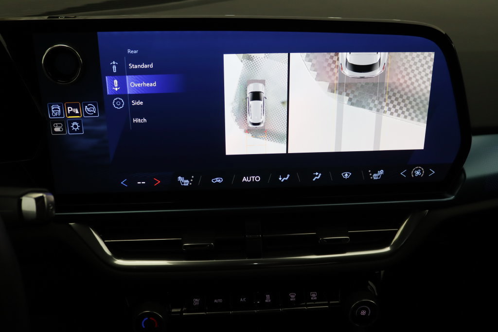 Certified 2024 Chevrolet Equinox EV LT FWD image 27