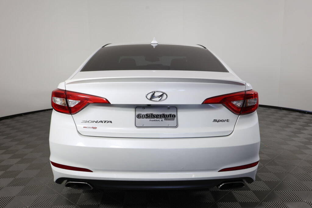 Used 2016 Hyundai Sonata Sport w/ Option Group 1V FWD image 3