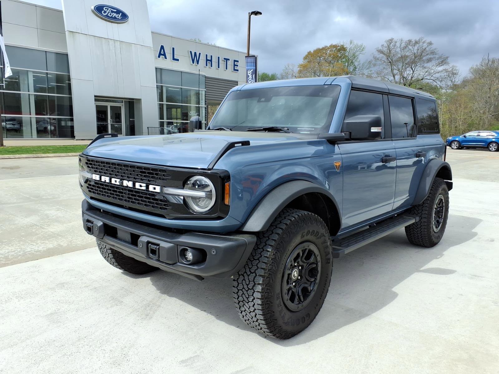 Used 2025 Ford Bronco Badlands image 1