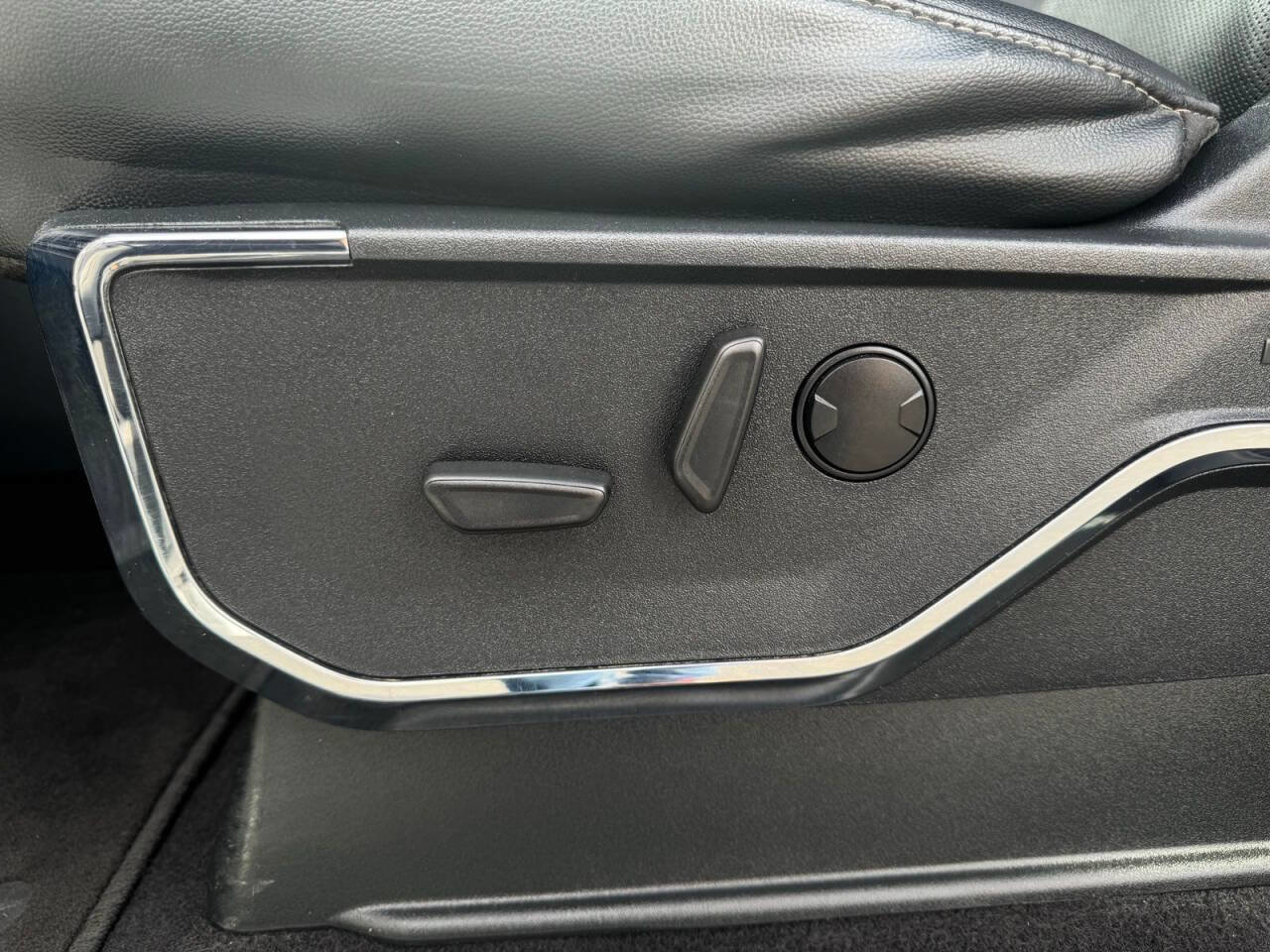 Used 2023 Ford F150 Lariat image 13