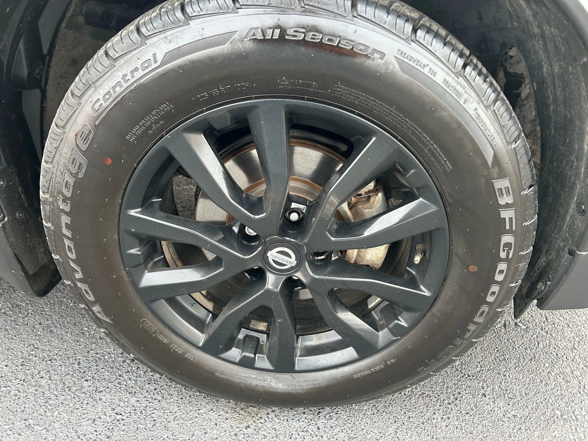 Used 2017 Nissan Rogue SV w/ Midnight Edition Package image 32