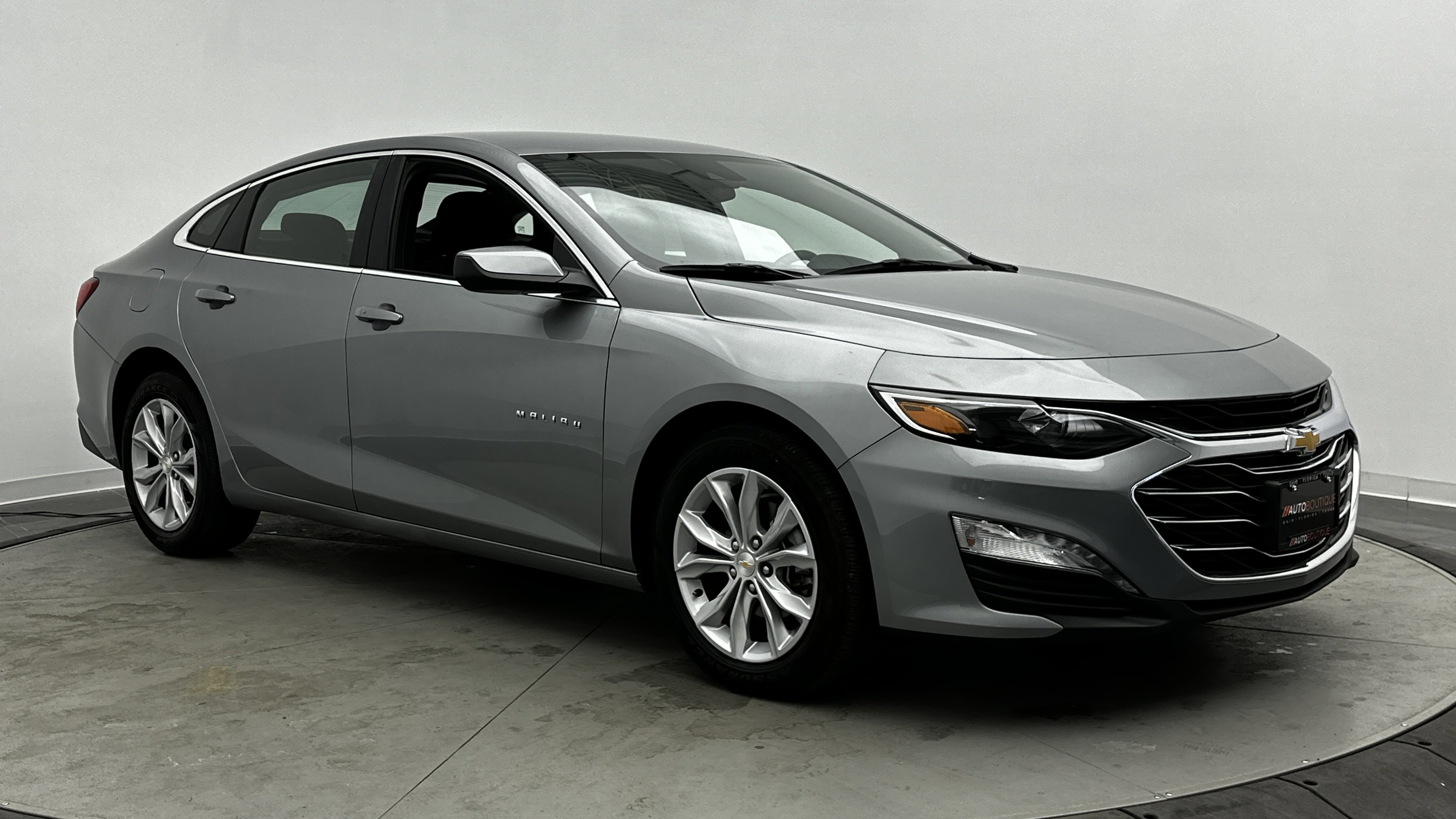 Used 2025 Chevrolet Malibu LT image 3