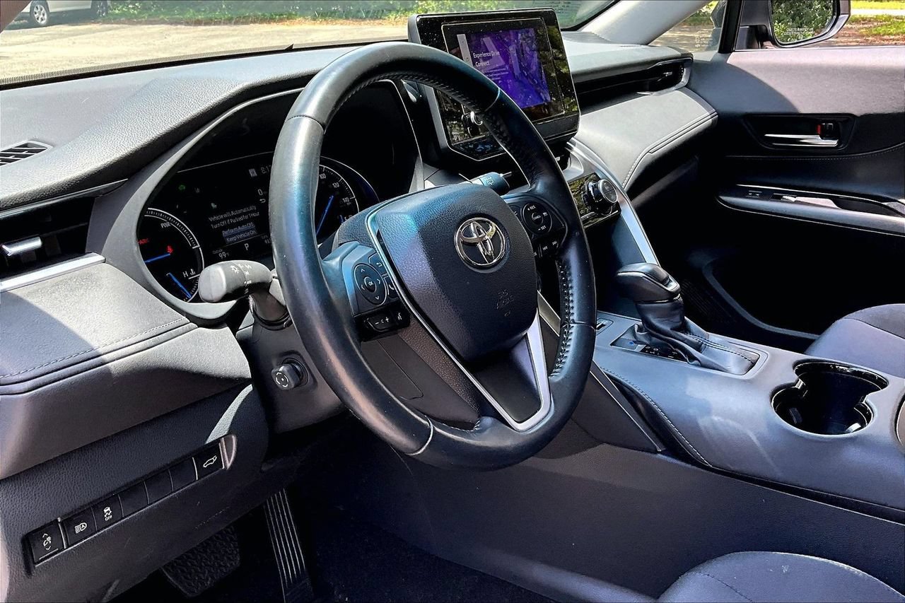 Used 2024 Toyota Venza LE AWD/4WD image 14