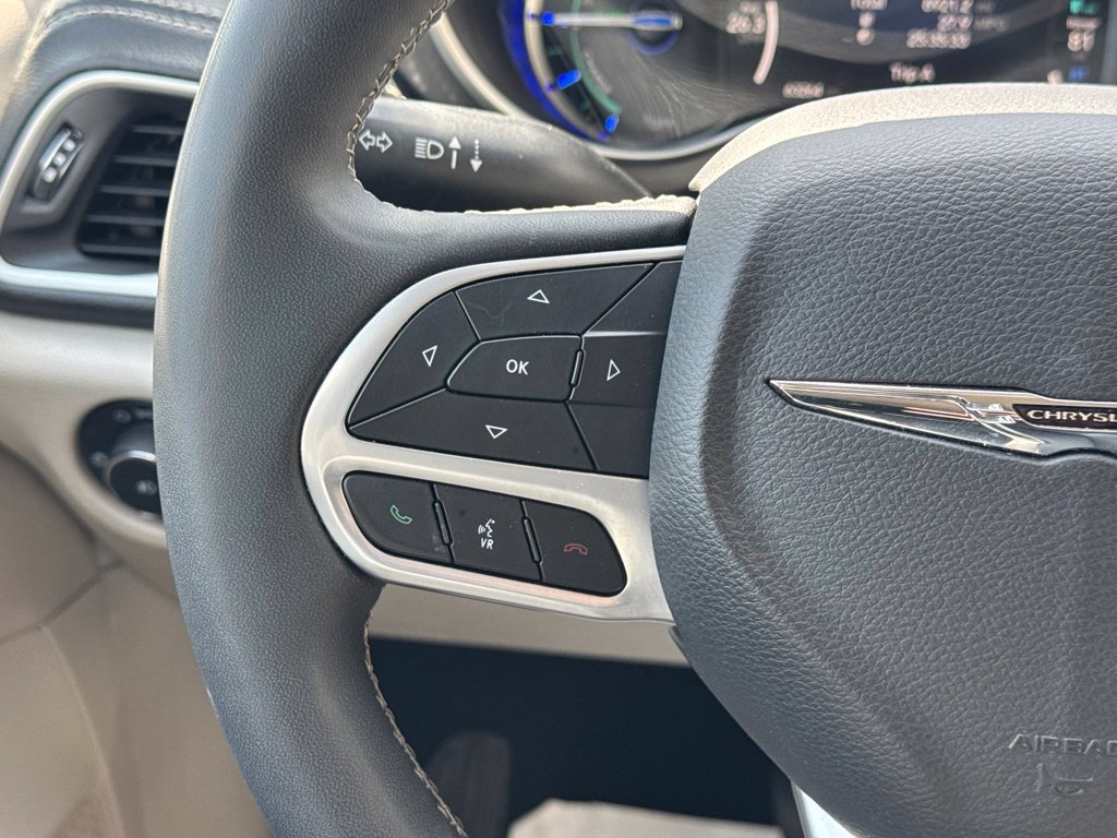 Used 2024 Chrysler Pacifica Limited FWD image 26