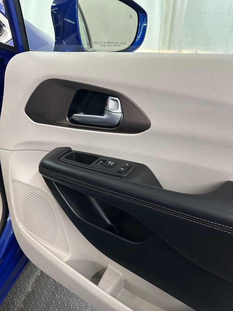 Used 2018 Chrysler Pacifica Touring-L Plus w/ Advanced Safetytec Group image 40