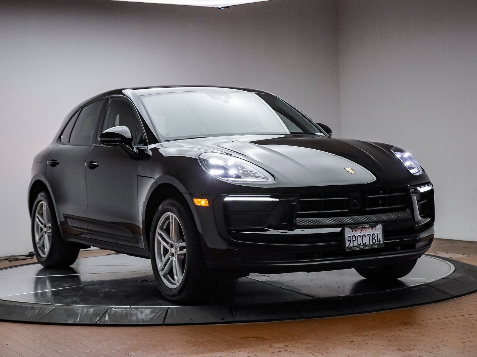 Certified 2025 Porsche Macan image 30