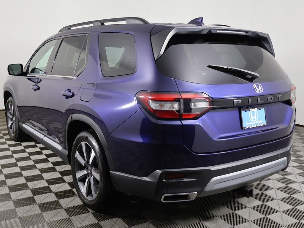 Used 2023 Honda Pilot Touring image 11