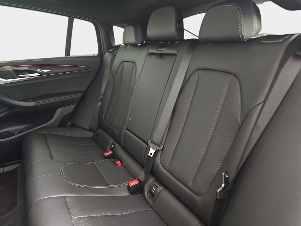 Certified 2024 BMW X4 M40i w/ Premium Package AWD/4WD image 17