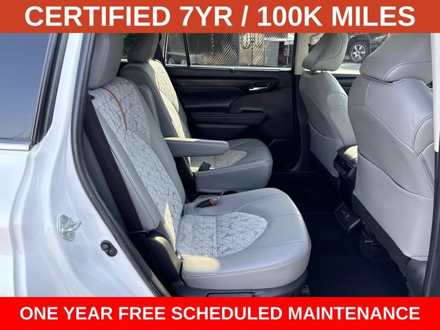 Used 2023 Toyota Highlander Bronze Edition FWD image 11