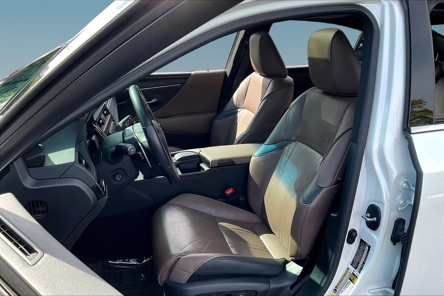 Used 2022 Lexus ES 300h w/ Accessory Package FWD image 20