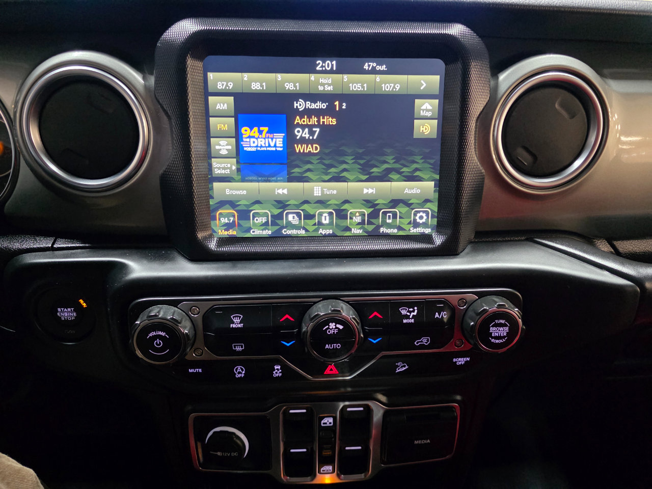 Used 2020 Jeep Wrangler Unlimited Sahara w/ Uconnect 4C Nav & Sound Group image 30