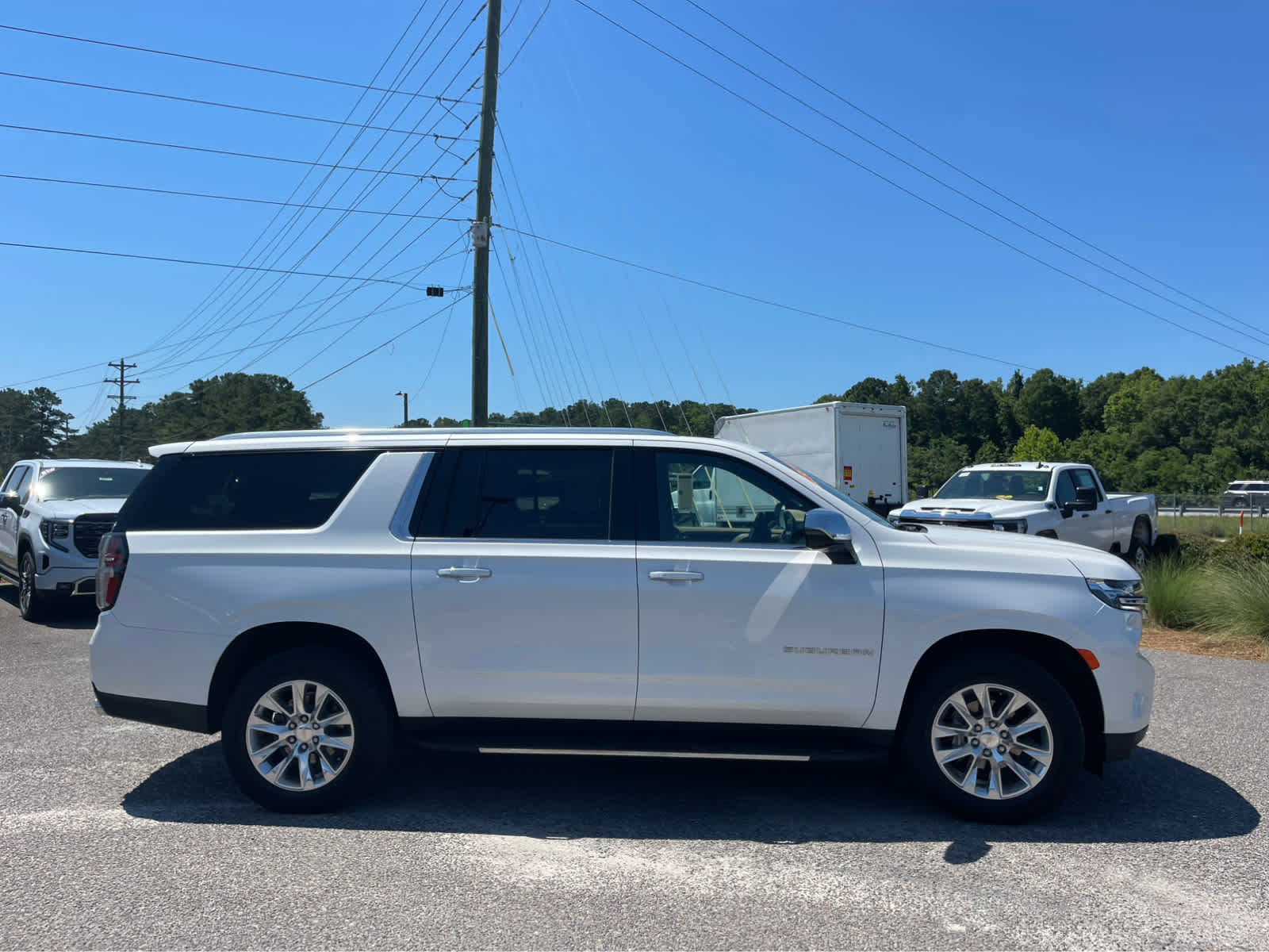 Used 2024 Chevrolet Suburban Premier AWD/4WD image 4