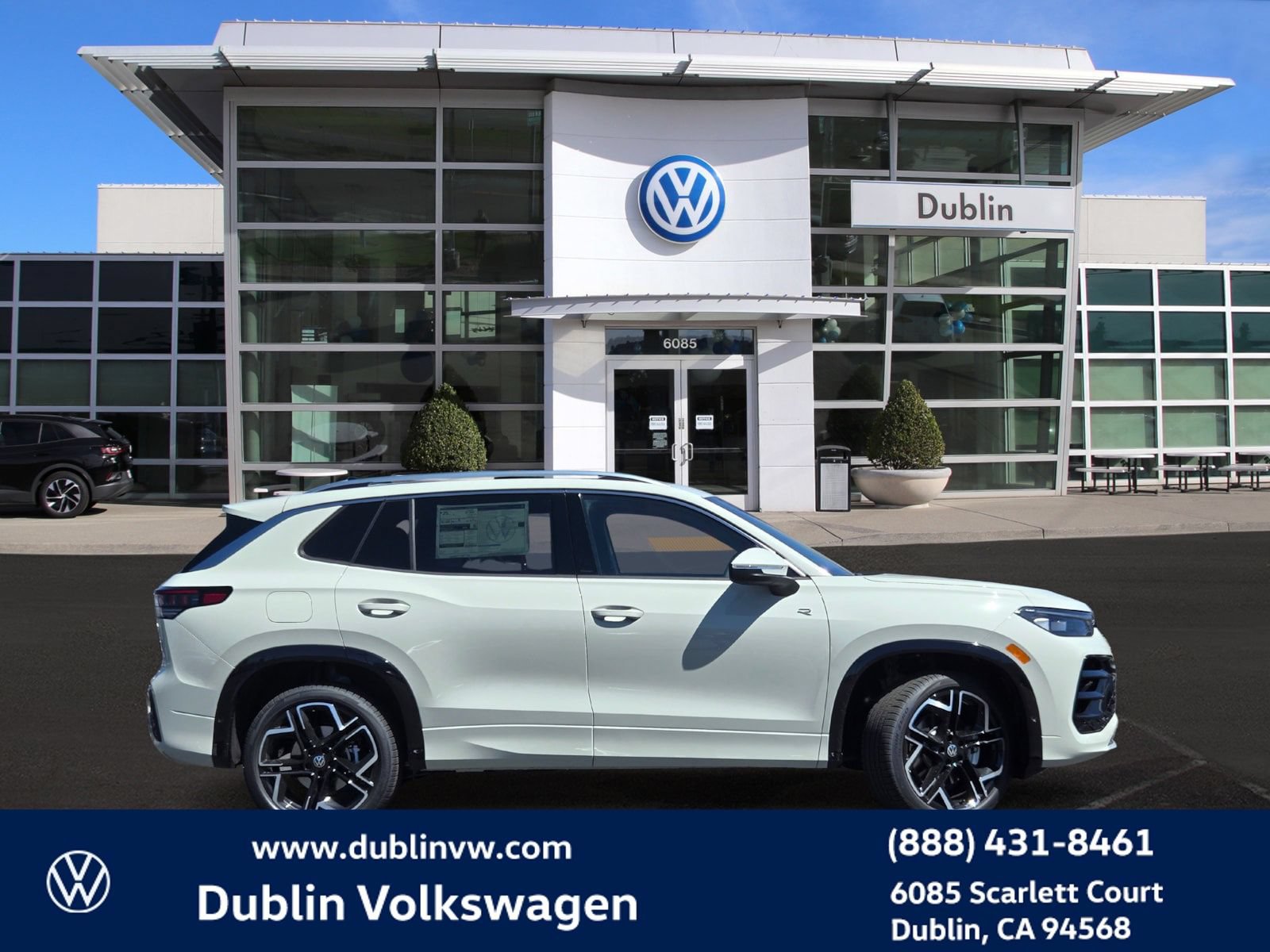 New 2026 Volkswagen Tiguan SEL R-Line AWD/4WD image 3