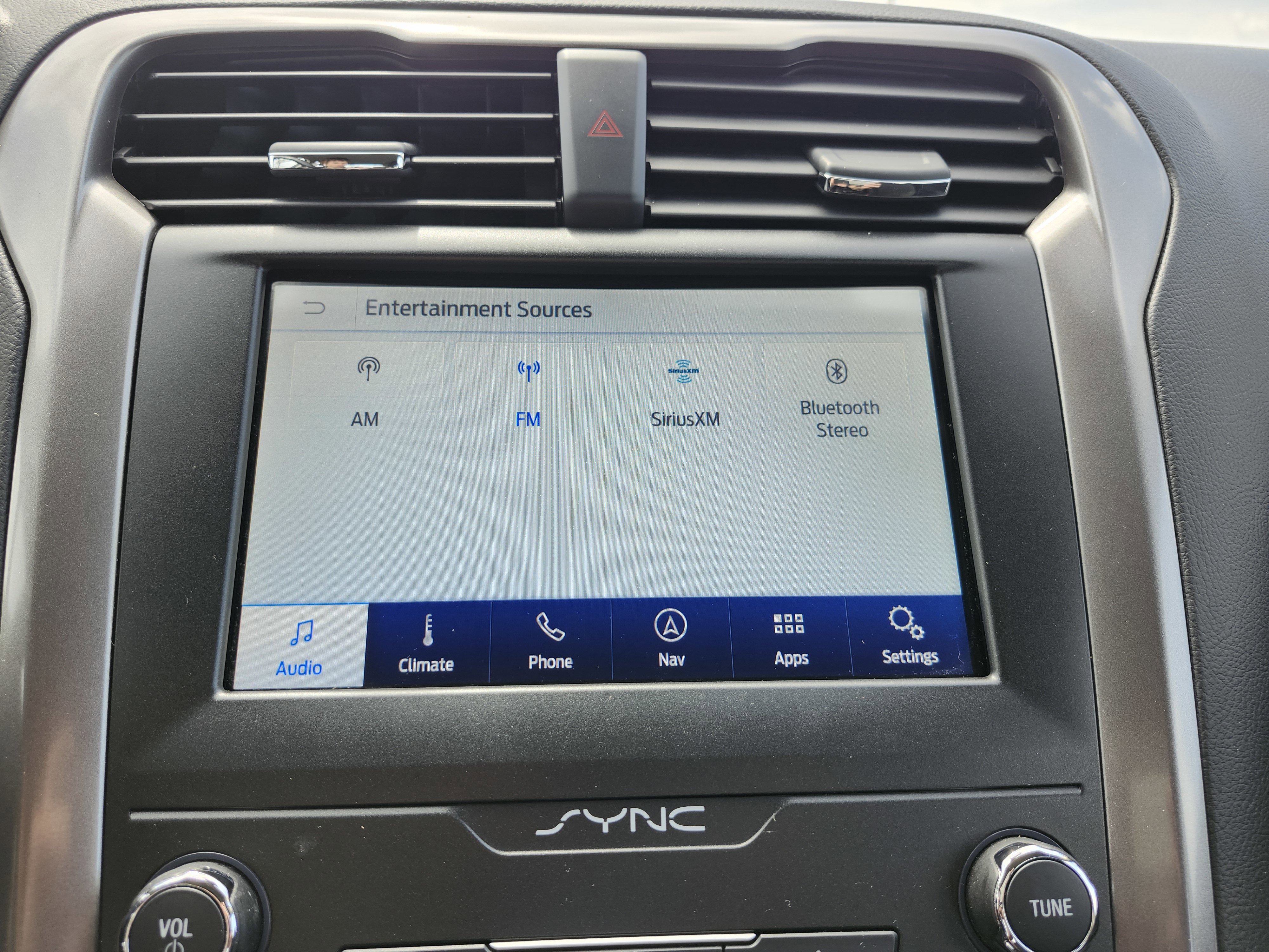 Used 2020 Ford Fusion SE FWD image 7