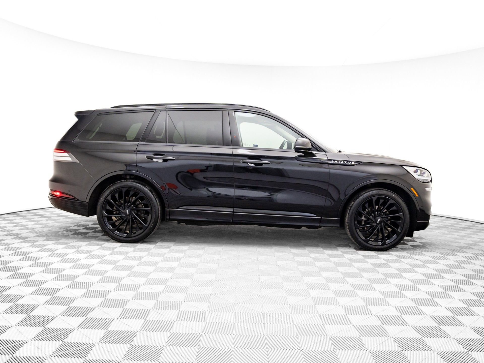 Used 2023 Lincoln Aviator Reserve w/ Equipment Group 201A image 7