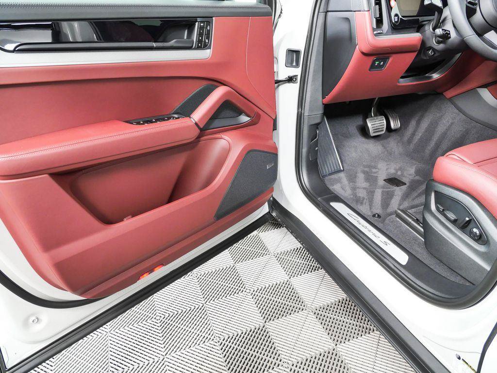 New 2026 Porsche Cayenne S AWD/4WD image 8